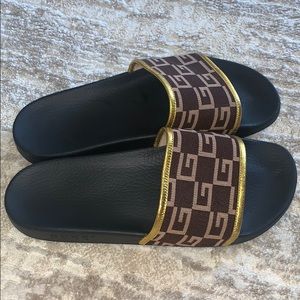 100% AUTHENTIC GUCCI PURSUIT LEATHER GG SLIDES